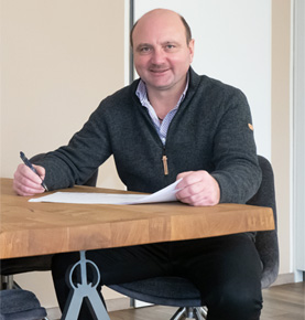 Portrait Geschäftsführer Anatoli Stecker